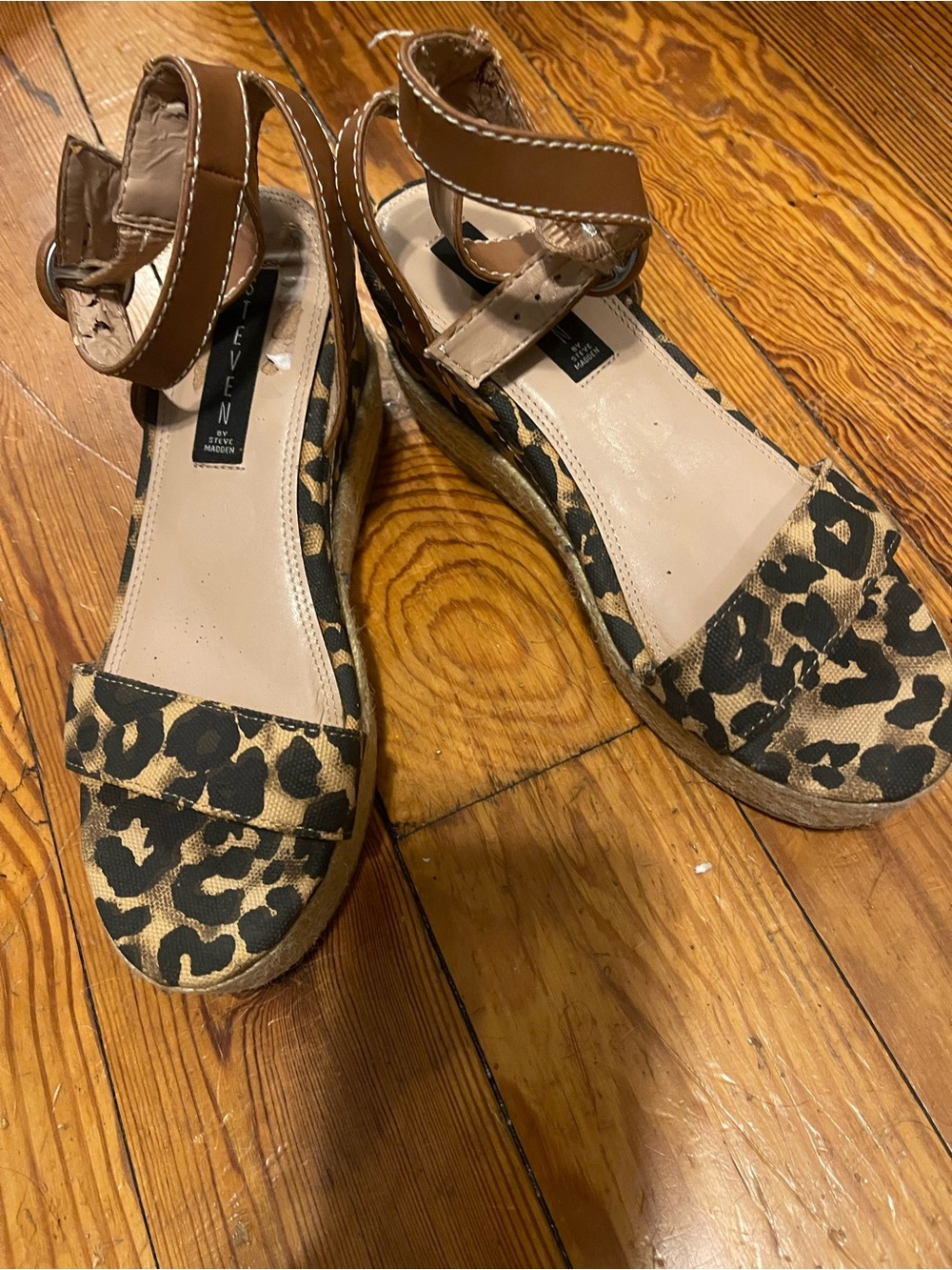 Steve Madden wedge sandal size 7.5 great condition